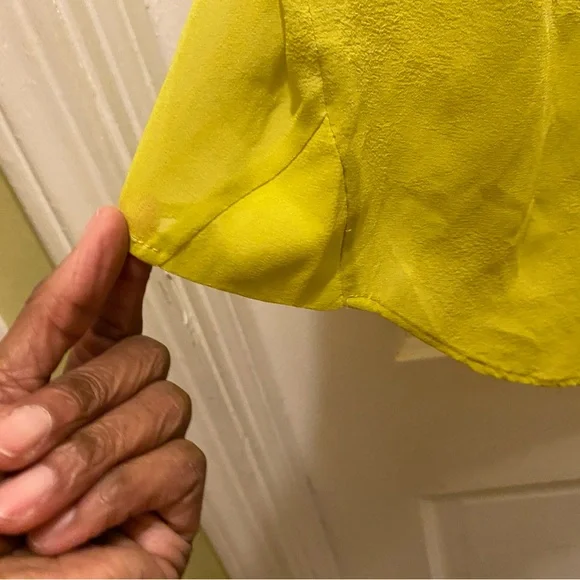 BCBGMaxAzria Vibrant 100% Silk Lemongrass Yellow V-Neck - Picture 9 of 14